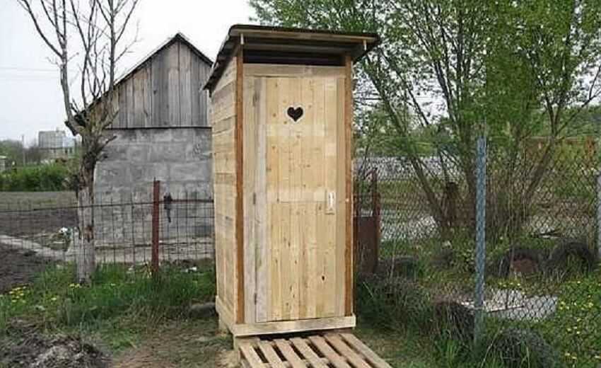 Строительство деревенского туалета своими руками