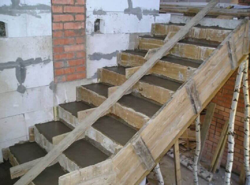 Опалубка бетонной лестницы